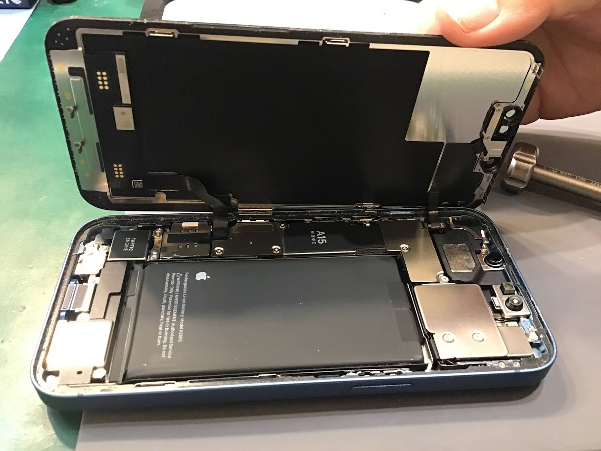 iPhone13のバッテリー交換ならデータそのまま修理可能なスマホ修理工房セレオ甲府店へ！